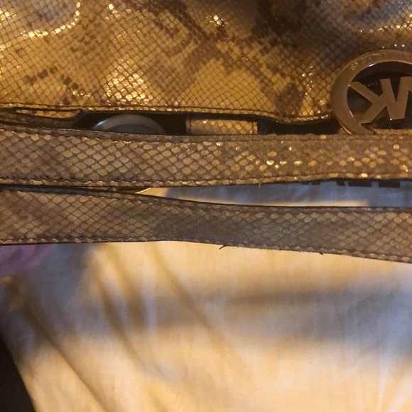 Micheal Kors snake skin print purse - Picture 4 of 6